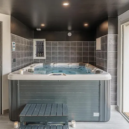 Séjour pro ou détente suite spa privé fibre jardin parking Hébergement de vacances *